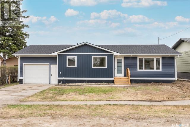 204 Main Street, House detached with 5 bedrooms, 2 bathrooms and null parking in Waldheim SK | Image 2