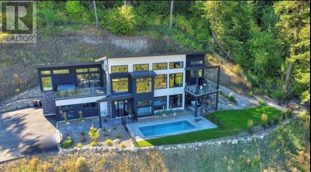 132 Sunset Boulevard, House detached with 5 bedrooms, 3 bathrooms and 9 parking in Vernon BC | Image 1