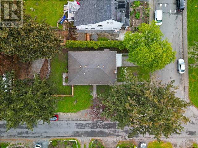 3135 Highview St, House detached with 5 bedrooms, 2 bathrooms and 2 parking in Victoria BC | Image 32
