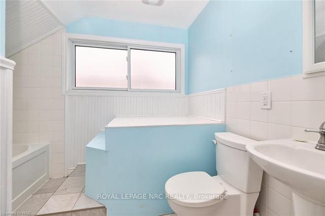 6414 Ker St, House detached with 3 bedrooms, 2 bathrooms and 3 parking in Niagara Falls ON | Image 13