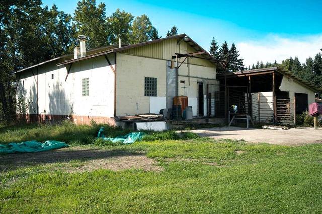 384040 22 Highway, House detached with 5 bedrooms, 2 bathrooms and 3 parking in Clearwater County AB | Image 24