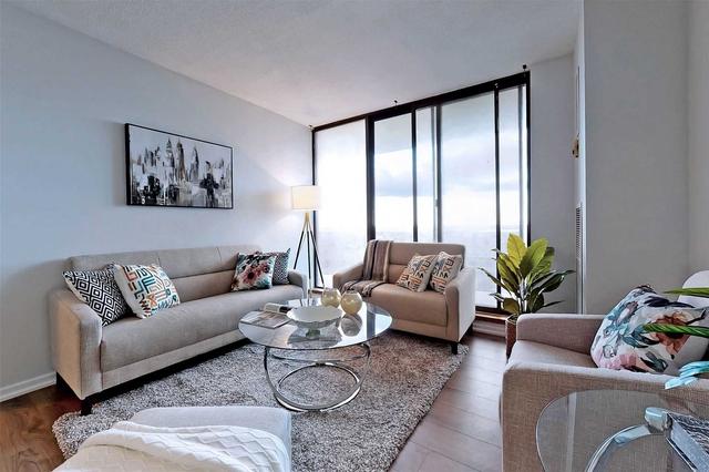 1705 - 17 Knightsbridge Rd, Condo with 2 bedrooms, 1 bathrooms and 1 parking in Brampton ON | Image 2
