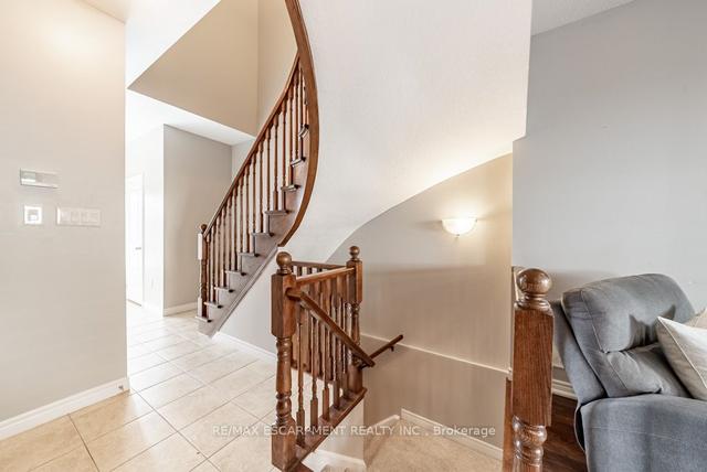 33 Redcedar Cres, House attached with 3 bedrooms, 2 bathrooms and 2 parking in Hamilton ON | Image 20