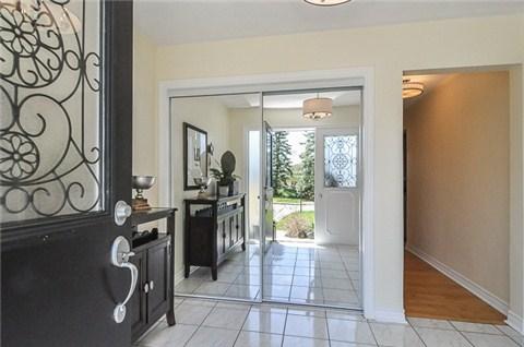 975 Lavender Crt, House detached with 3 bedrooms, 3 bathrooms and 6 parking in Oshawa ON | Image 3