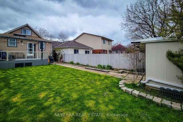 110 Graham Ave N, House detached with 3 bedrooms, 3 bathrooms and 2 parking in Hamilton ON | Image 38