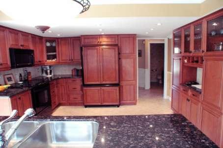 975 Copperfield Dr, House detached with 4 bedrooms, 4 bathrooms and 2 parking in Oshawa ON | Image 3