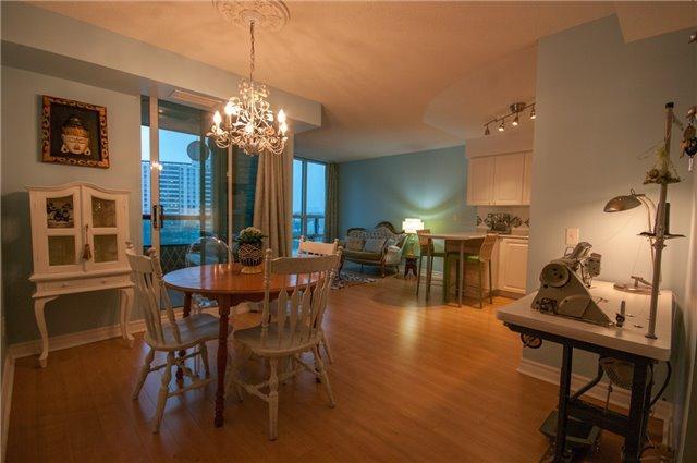 1001 - 238 Doris Ave, Condo with 1 bedrooms, 1 bathrooms and 1 parking in Toronto ON | Image 6