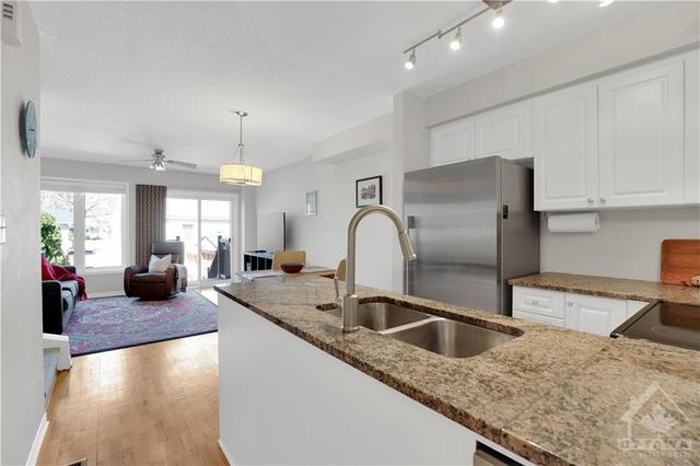 367 Levis Avenue, Townhouse with 3 bedrooms, 2 bathrooms and 2 parking in Ottawa ON | Image 8