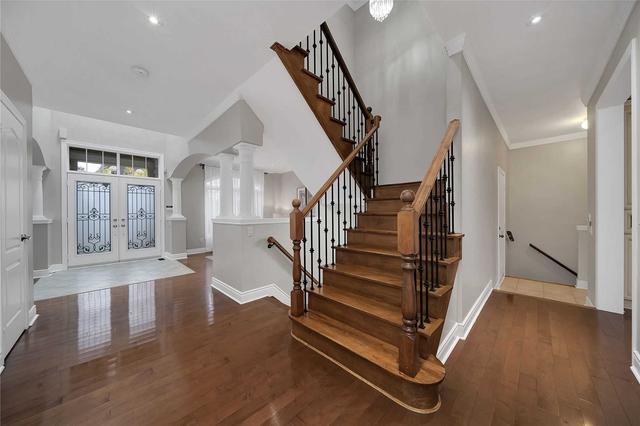 3 Hugo Rd, House detached with 5 bedrooms, 5 bathrooms and 7 parking in Brampton ON | Image 2