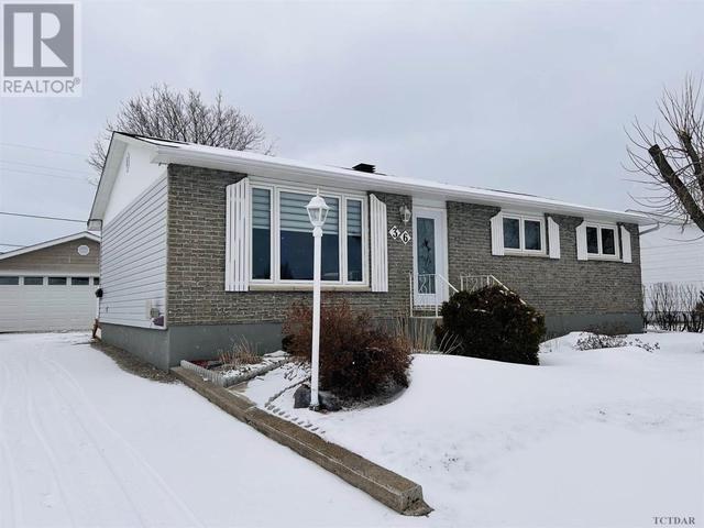 36 Hazel St, House detached with 4 bedrooms, 2 bathrooms and null parking in Kapuskasing ON | Image 2