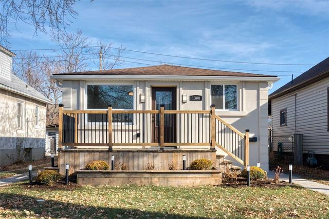 1300 Laurendeau Ave, House detached with 3 bedrooms, 1 bathrooms and 1 parking in Windsor ON | Image 1