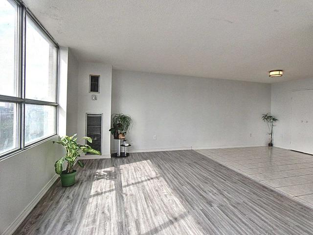 604 - 40 Panorama Crt, Condo with 3 bedrooms, 2 bathrooms and 1 parking in Toronto ON | Image 7
