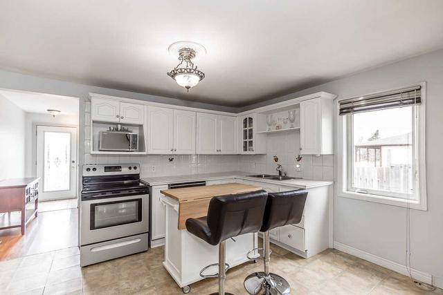 145 Toll Rd, House detached with 2 bedrooms, 1 bathrooms and 5 parking in East Gwillimbury ON | Image 3