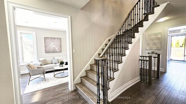 6489 Hampden Woods Rd, House detached with 5 bedrooms, 5 bathrooms and 6 parking in Mississauga ON | Image 3