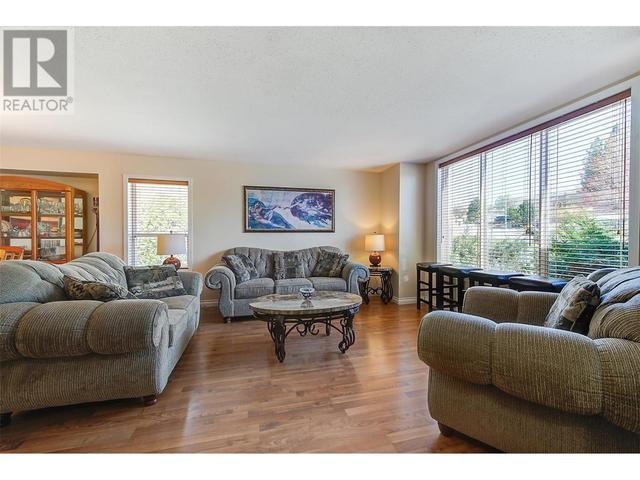 2116 Sunview Drive, House detached with 5 bedrooms, 3 bathrooms and 4 parking in West Kelowna BC | Image 5