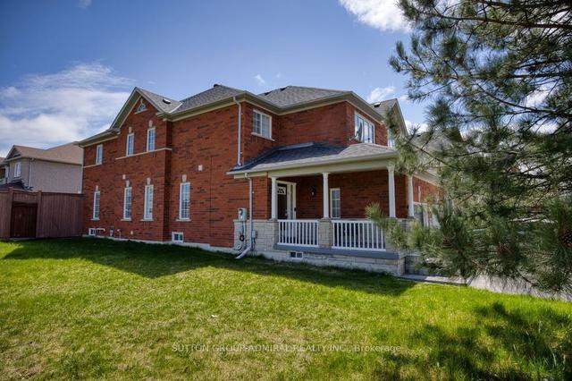 84 Agostino Cres, House semidetached with 3 bedrooms, 4 bathrooms and 4 parking in Vaughan ON | Image 12
