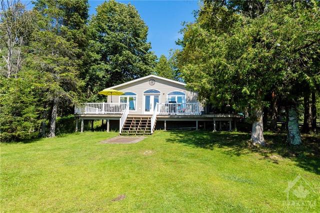 265 3 Mile Bay Road, House detached with 4 bedrooms, 1 bathrooms and 5 parking in Lanark Highlands ON | Image 3