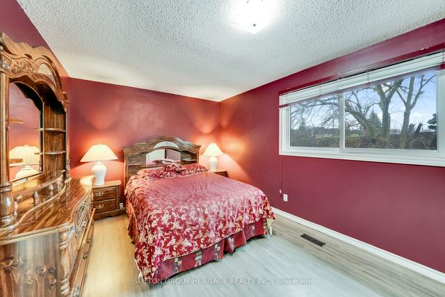 1222 Delmark Crt, House attached with 3 bedrooms, 2 bathrooms and 4 parking in Oshawa ON | Image 4