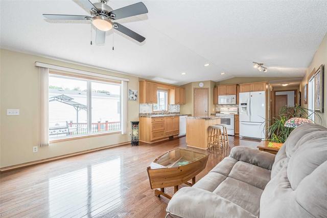 29 Olympia Ave, Condo with 2 bedrooms, 2 bathrooms and 3 parking in Puslinch ON | Image 6