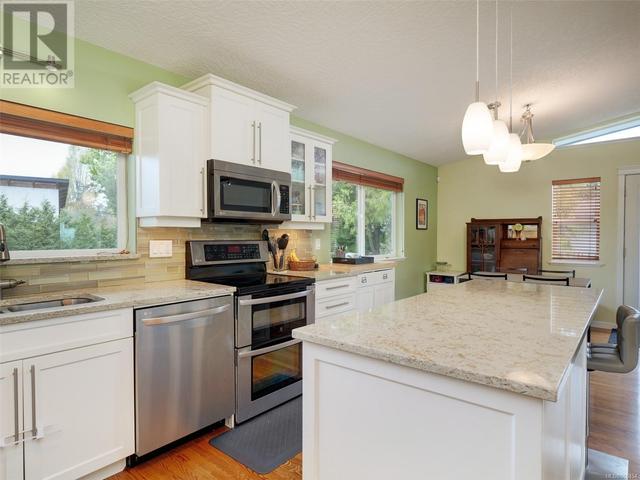 740 Rockheights Ave, House detached with 4 bedrooms, 4 bathrooms and 5 parking in Esquimalt BC | Image 7