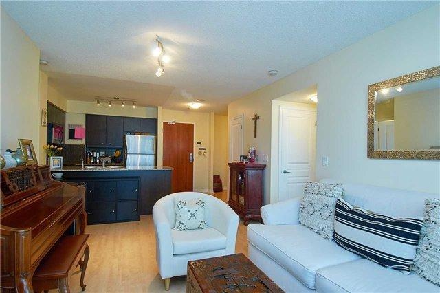 508 - 1403 Royal York Rd, Condo with 2 bedrooms, 2 bathrooms and 1 parking in Toronto ON | Image 7