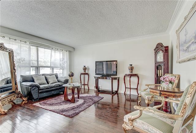 1020 Willowdale Ave, House detached with 3 bedrooms, 2 bathrooms and 5 parking in Toronto ON | Image 3