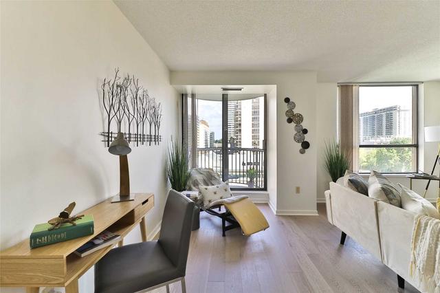 504 - 47 St Clair Ave W, Condo with 2 bedrooms, 2 bathrooms and 1 parking in Toronto ON | Image 6