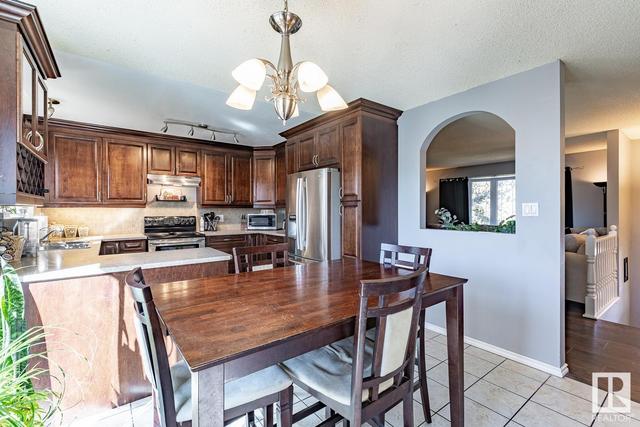 8707 31 Av Nw, House detached with 4 bedrooms, 2 bathrooms and 4 parking in Edmonton AB | Image 5
