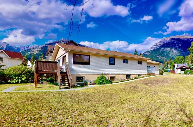 312 Hoodoo Crescent, House detached with 6 bedrooms, 3 bathrooms and 6 parking in Canmore AB | Image 3