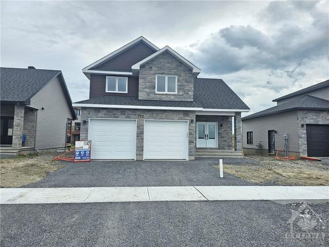 752 Walton Street, House detached with 3 bedrooms, 3 bathrooms and 4 parking in Cornwall ON | Image 1