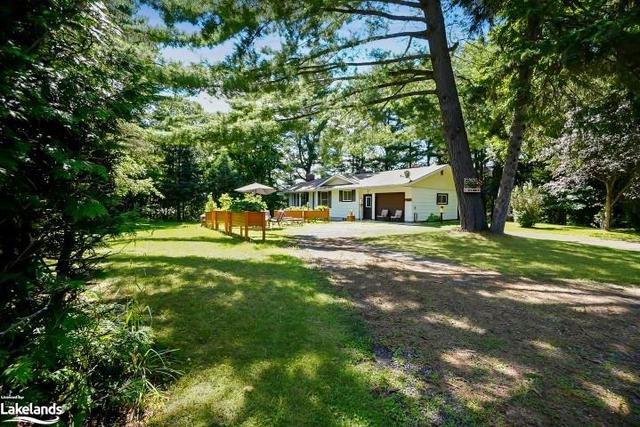 9259 Highway 118, House detached with 2 bedrooms, 1 bathrooms and 7 parking in Minden Hills ON | Image 12