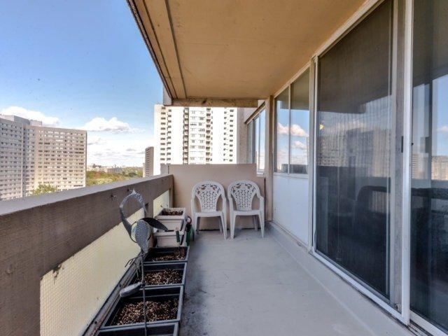 1201 - 3590 Kaneff Cres, Condo with 2 bedrooms, 2 bathrooms and 2 parking in Mississauga ON | Image 12