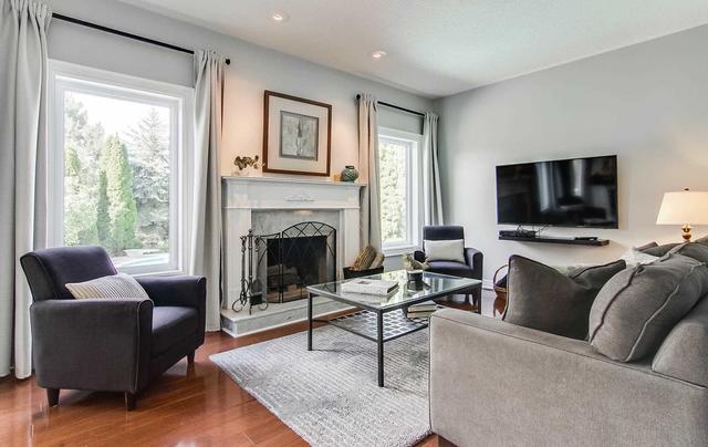 698 Kingsmere Ave, House detached with 4 bedrooms, 3 bathrooms and 6 parking in Newmarket ON | Image 9