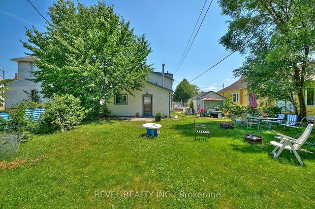 8 Pelham Rd E, House other with 5 bedrooms, 3 bathrooms and 3 parking in St. Catharines ON | Image 5