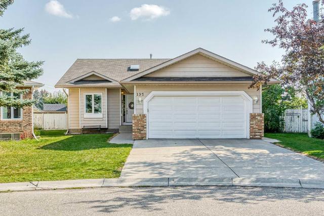 137 Sundown Place Se, House detached with 5 bedrooms, 3 bathrooms and 4 parking in Calgary AB | Image 1