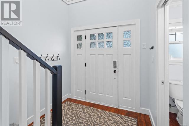 Spacious main entry way with a coat closet just around the corner | Image 2