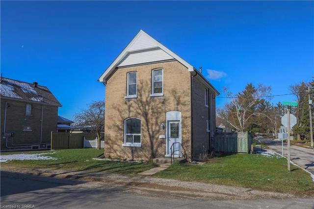 7 Downing Street, House detached with 3 bedrooms, 1 bathrooms and null parking in Brantford ON | Image 1