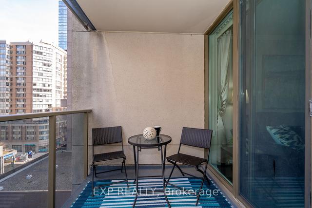 902 - 750 Bay St, Condo with 1 bedrooms, 1 bathrooms and 1 parking in Toronto ON | Image 20