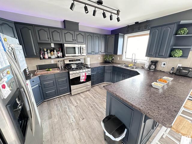 10824 106a, House detached with 4 bedrooms, 3 bathrooms and 5 parking in Westlock AB | Image 47
