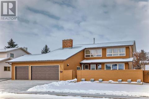 5408 60 Street, House detached with 4 bedrooms, 3 bathrooms and 3 parking in Ponoka AB | Card Image
