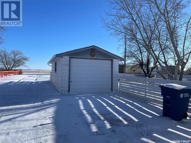 121 2nd Street E, House detached with 3 bedrooms, 2 bathrooms and null parking in Lafleche SK | Image 5