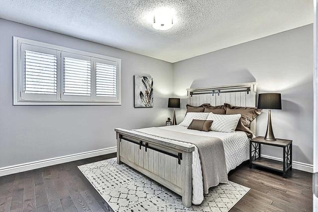 60 Coventry Crt, House detached with 3 bedrooms, 4 bathrooms and 6 parking in Richmond Hill ON | Image 6