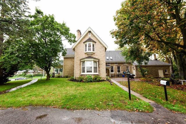 480 Chatham St, House detached with 7 bedrooms, 4 bathrooms and 10 parking in Brantford ON | Image 3