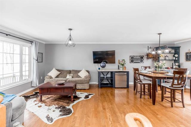 1968 Line 2 North Line N, House detached with 2 bedrooms, 3 bathrooms and 7 parking in Oro Medonte ON | Image 2