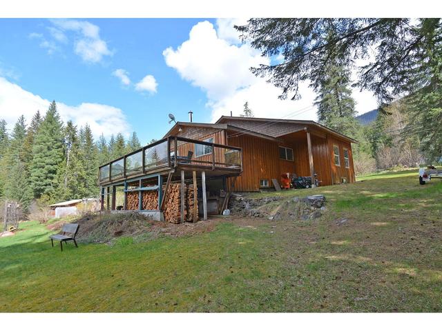 8481 Highway 6, House detached with 5 bedrooms, 2 bathrooms and null parking in Central Kootenay H BC | Image 46