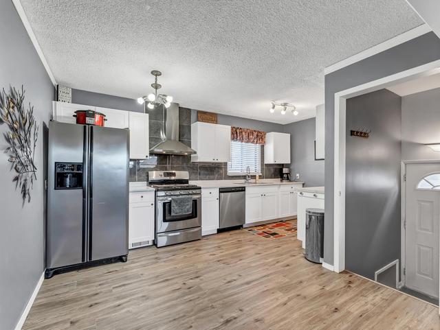 1250 Mckenzie Crescent Nw, House detached with 3 bedrooms, 2 bathrooms and 3 parking in Medicine Hat AB | Image 9