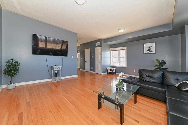 1 - 2530 Countryside Dr, Townhouse with 3 bedrooms, 3 bathrooms and 3 parking in Brampton ON | Image 2