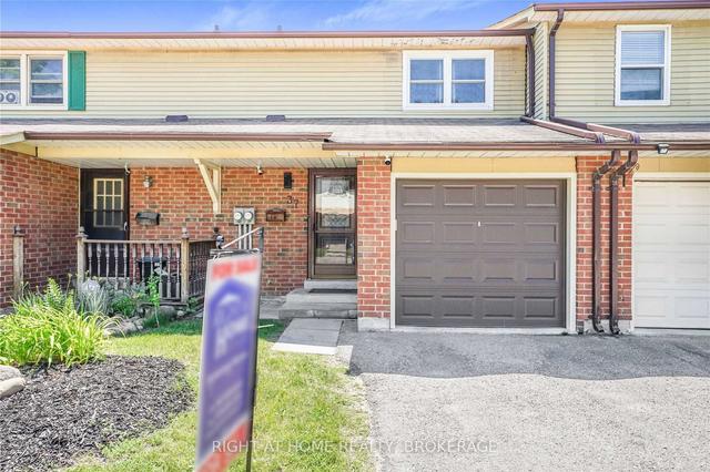 37 - 450 Bristol Cres, Townhouse with 3 bedrooms, 2 bathrooms and 2 parking in Oshawa ON | Image 1