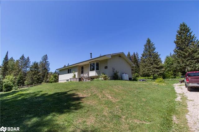 66 Pond Road, House detached with 3 bedrooms, 1 bathrooms and 3 parking in Parry Sound, Unorganized, Centre Part ON | Image 2