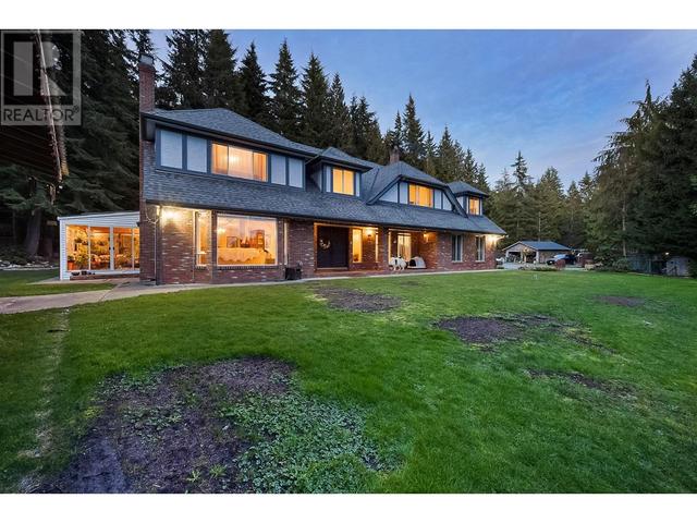 26025 103 Avenue, House detached with 5 bedrooms, 3 bathrooms and 6 parking in Maple Ridge BC | Image 2